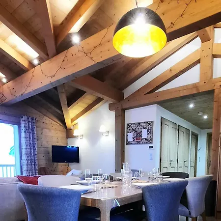 Style Chalet, Proche Remontees Avec Garage *