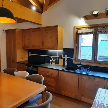 Style Chalet, Proche Remontees Avec Garage דירה
